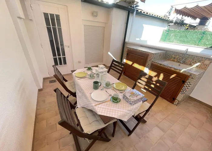 Azahar Centre Apartment & Parking